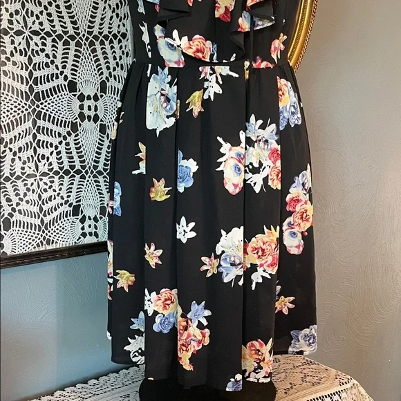 Express Black Floral Mini Dress - Picture 3 of 7